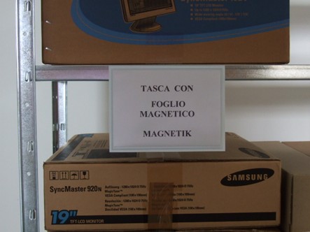 Tasca con foglio magnetico