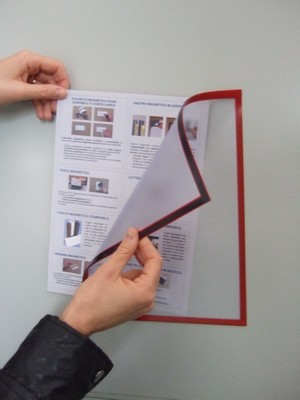 Display magnetico da parete