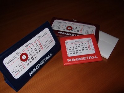 Calendario con segnadata magnetico