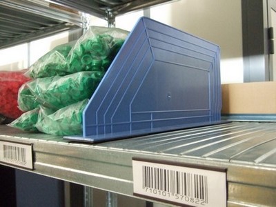 Separatore in plastica con sotto magnete