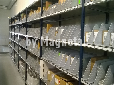 Separatore in plastica con sotto magnete