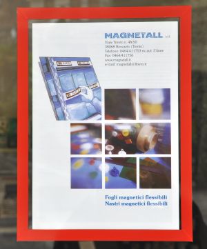 Display magnetico da parete