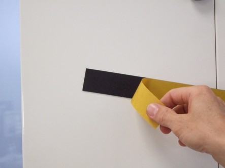 Profilo magnetico liscio con biadesivo
