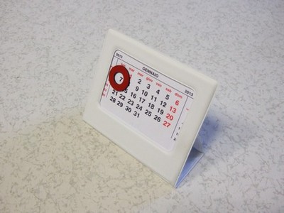 Calendario con segnadata magnetico
